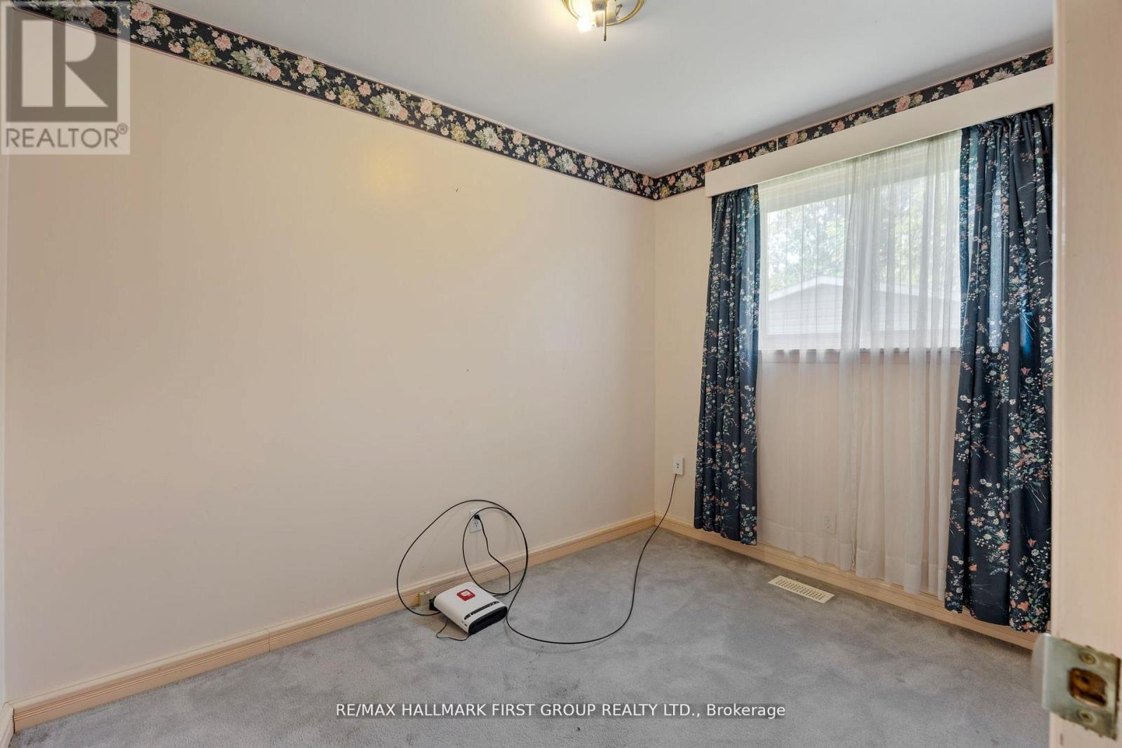 Photo 33 of 20 Lambard Crescent, Ajax ON