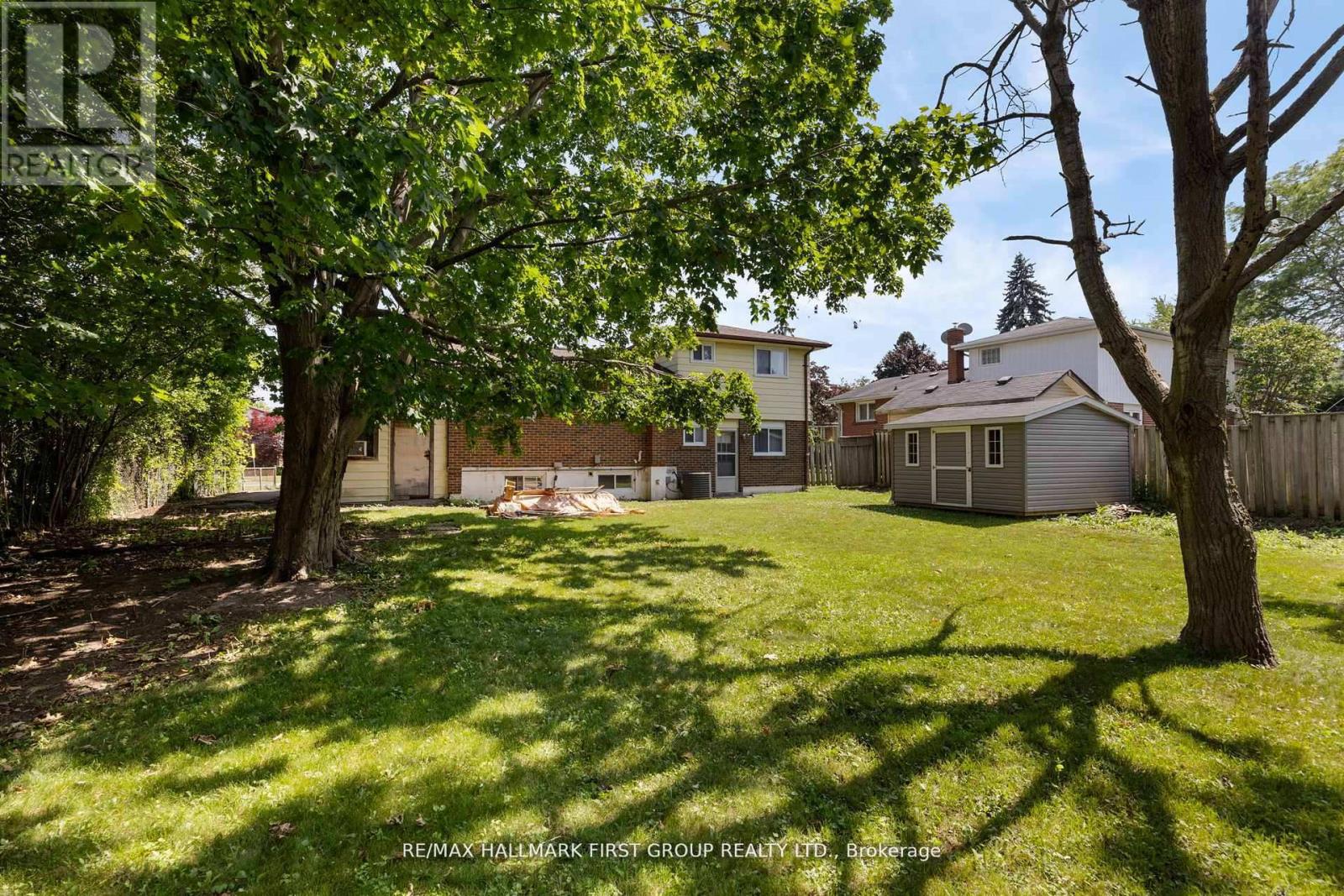 Photo 14 of 20 Lambard Crescent, Ajax ON