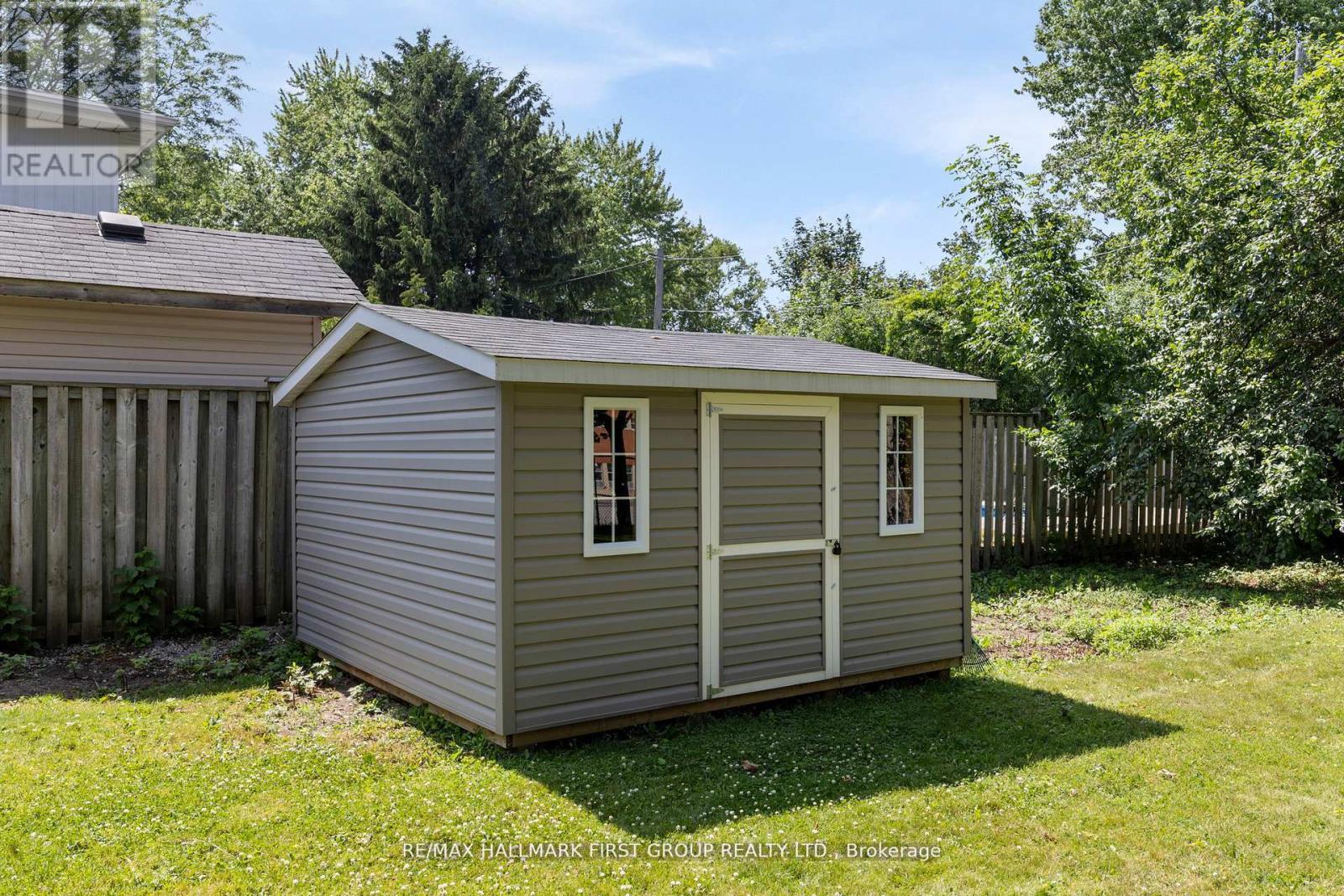 Photo 15 of 20 Lambard Crescent, Ajax ON