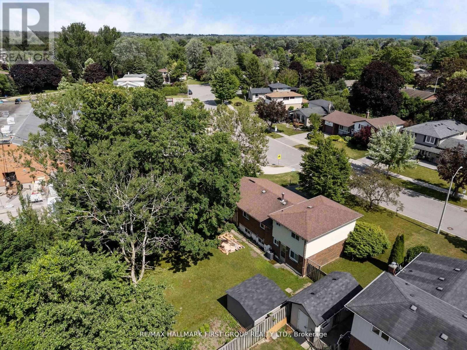 Photo 34 of 20 Lambard Crescent, Ajax ON