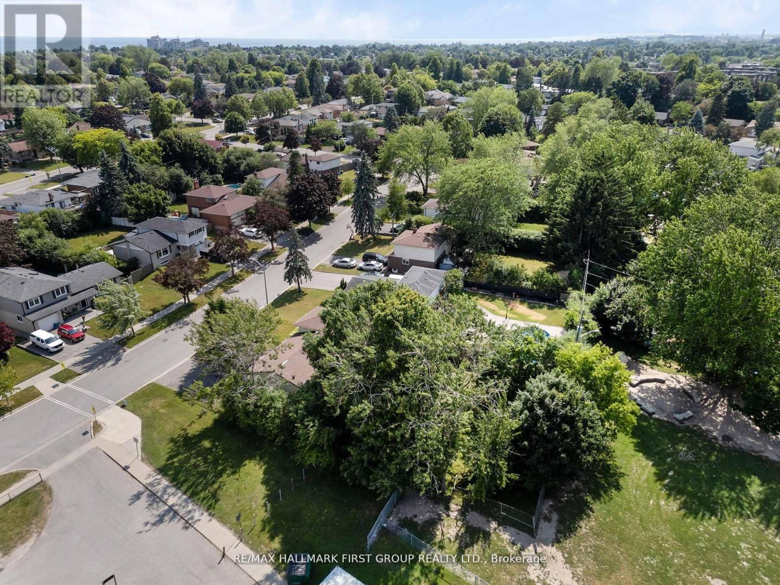 Photo 42 of 20 Lambard Crescent, Ajax ON