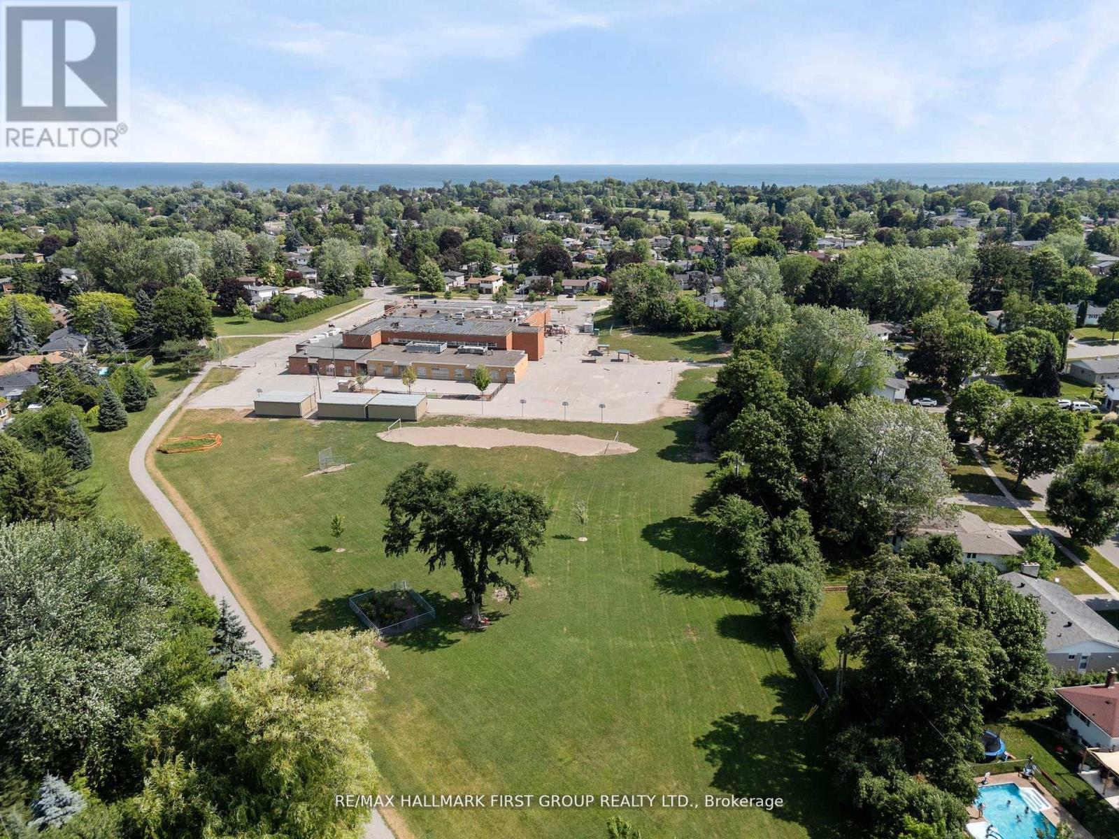 Photo 9 of 20 Lambard Crescent, Ajax ON