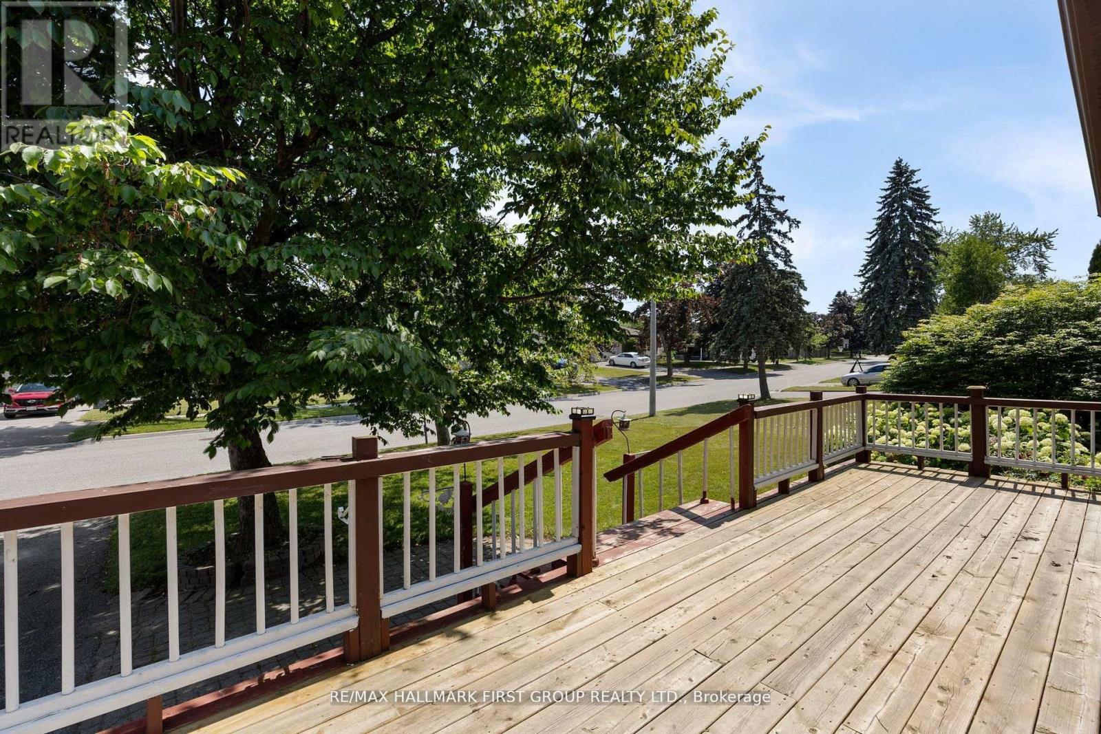 Photo 5 of 20 Lambard Crescent, Ajax ON