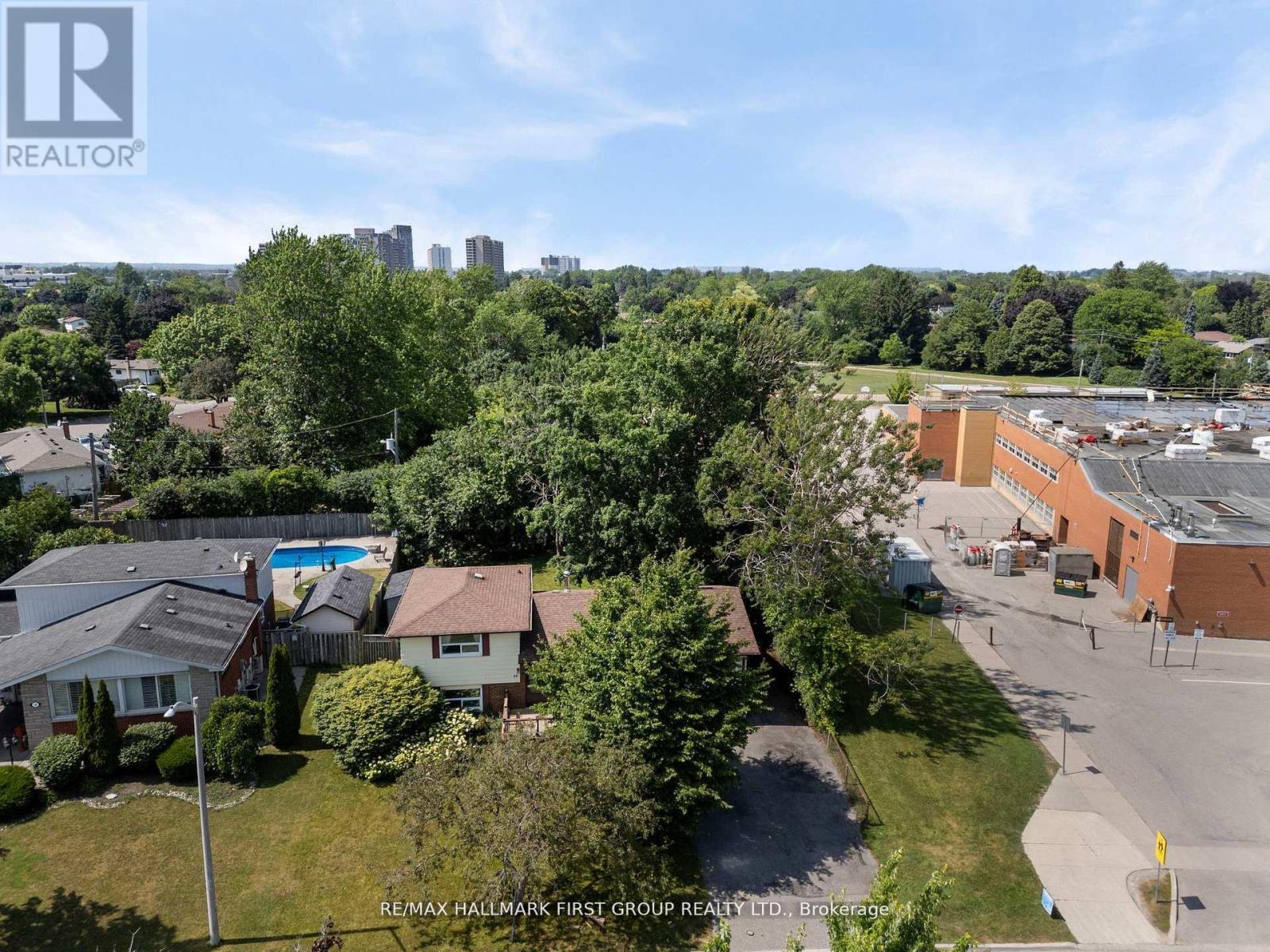 Photo 31 of 20 Lambard Crescent, Ajax ON