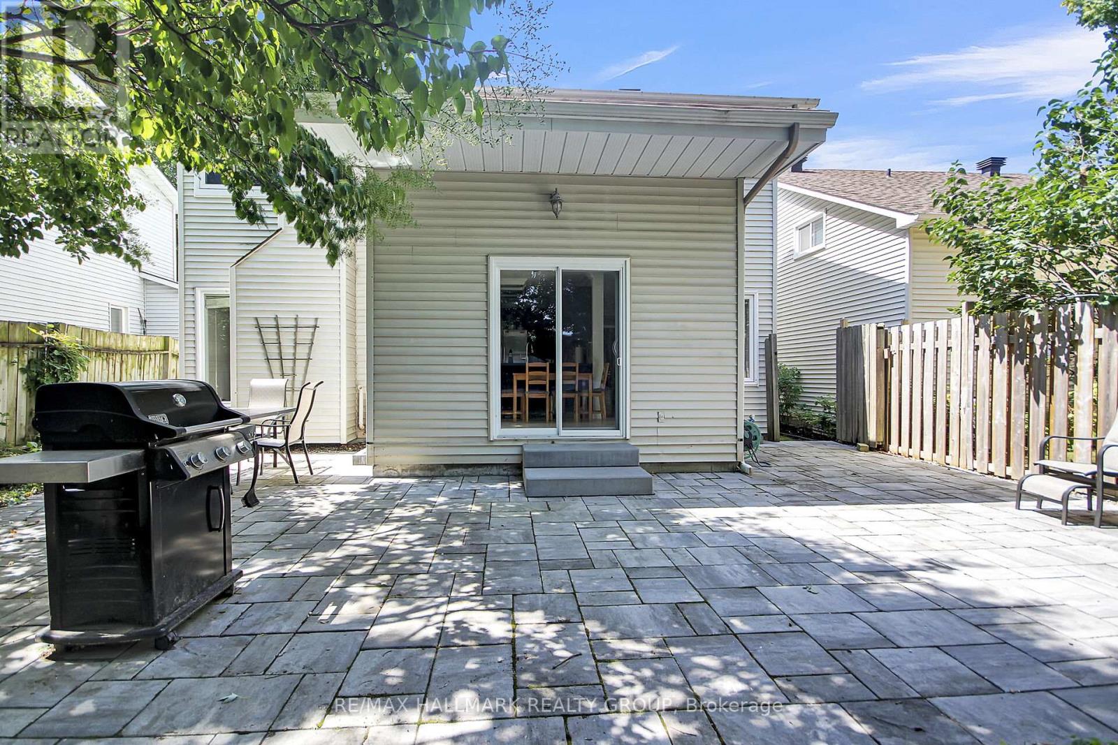 Photo 12 of 1661 Kindersley Avenue, Ottawa ON