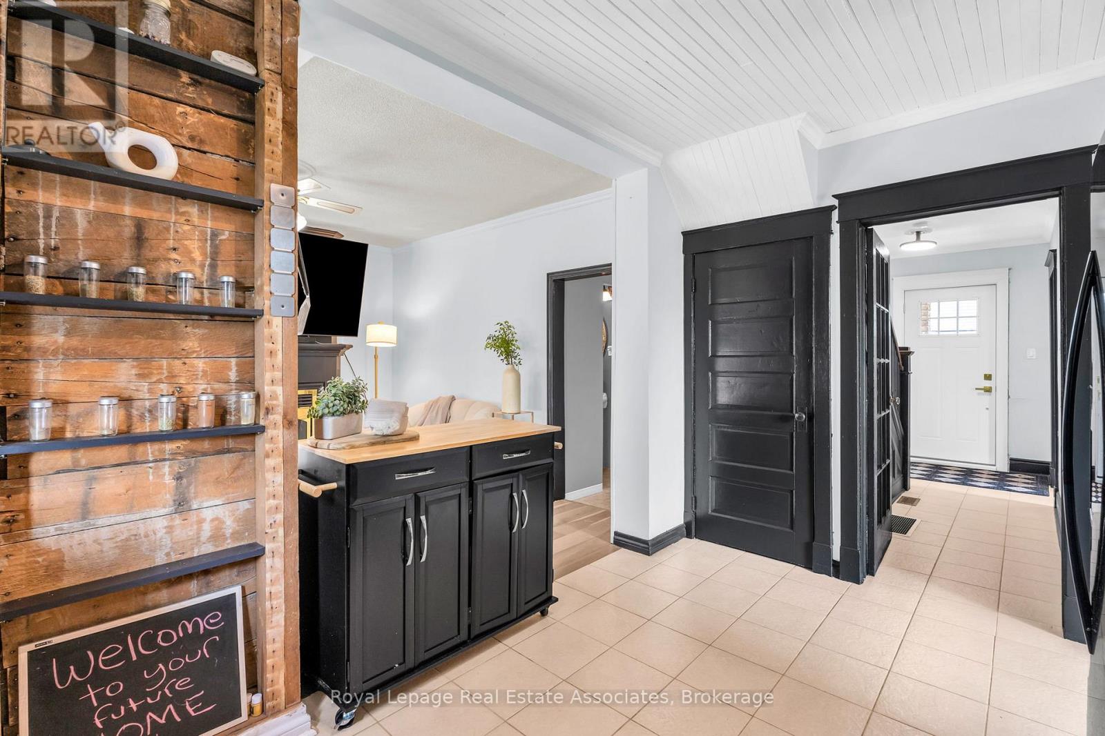 Photo 16 of 145 Margaret Street, Essa ON