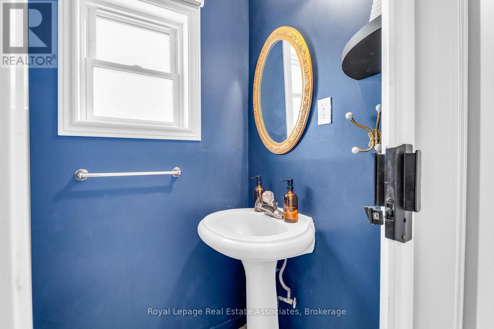 Photo 21 of 145 Margaret Street, Essa ON