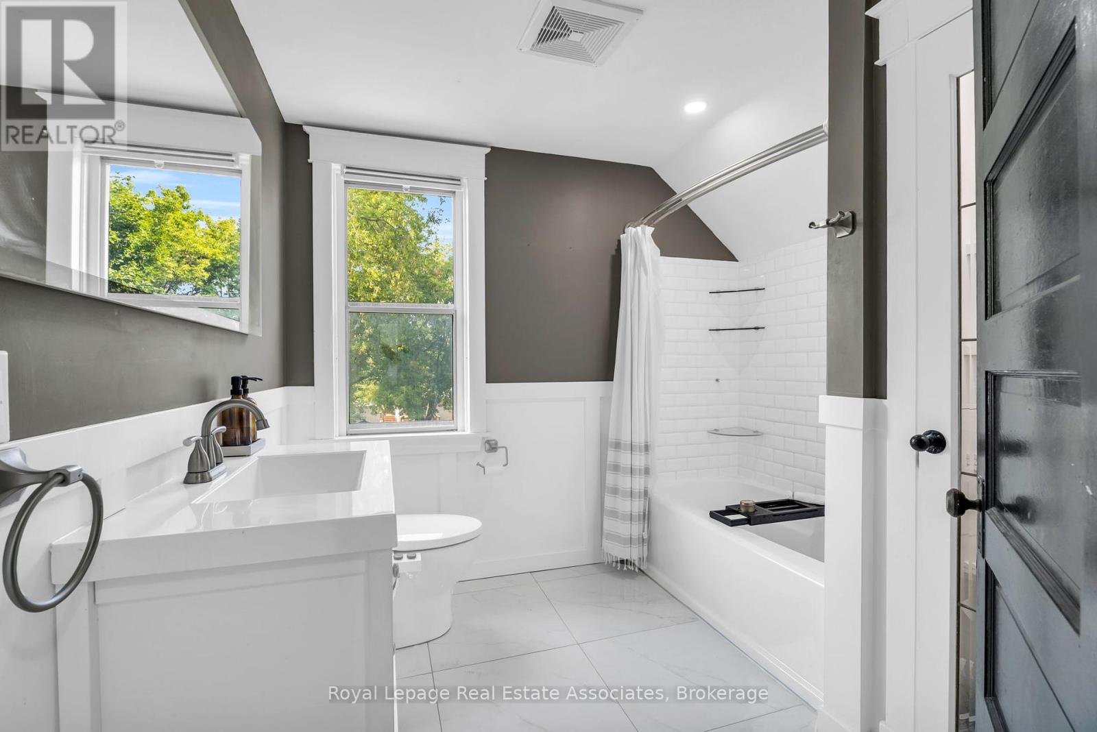 Photo 31 of 145 Margaret Street, Essa ON