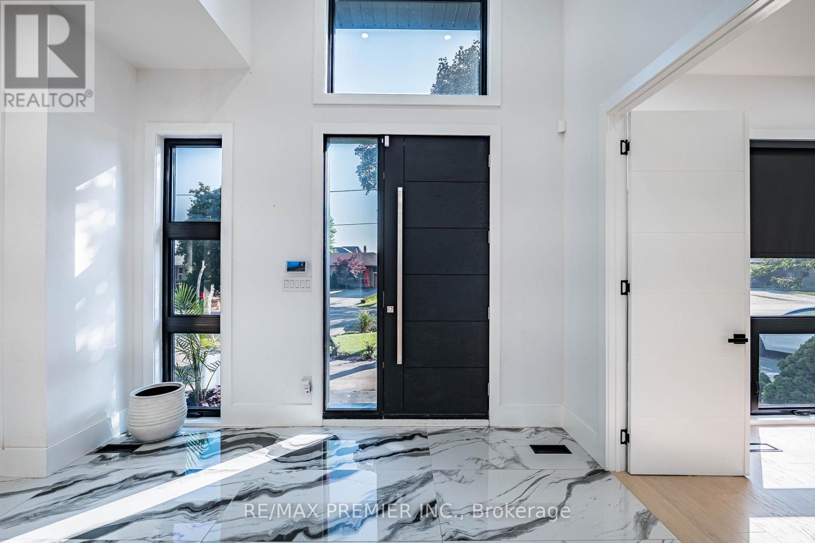 Photo 7 of 24 Gosling Road, Vaughan ON