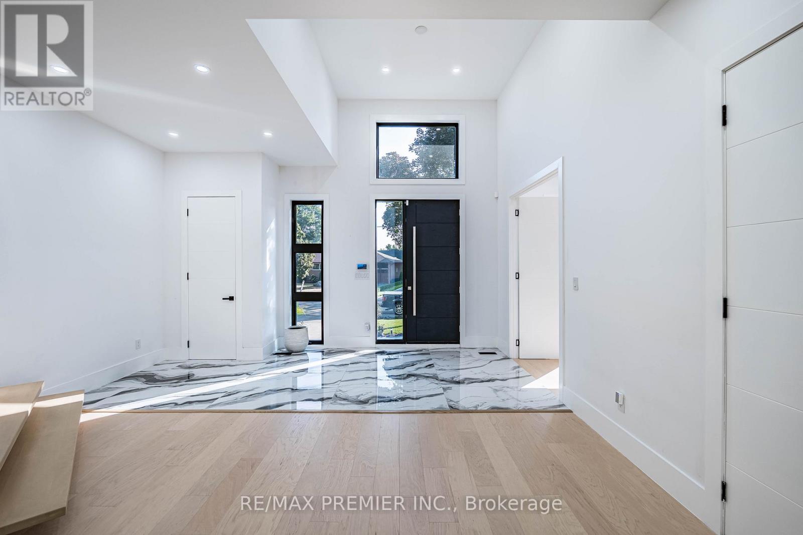 Photo 8 of 24 Gosling Road, Vaughan ON