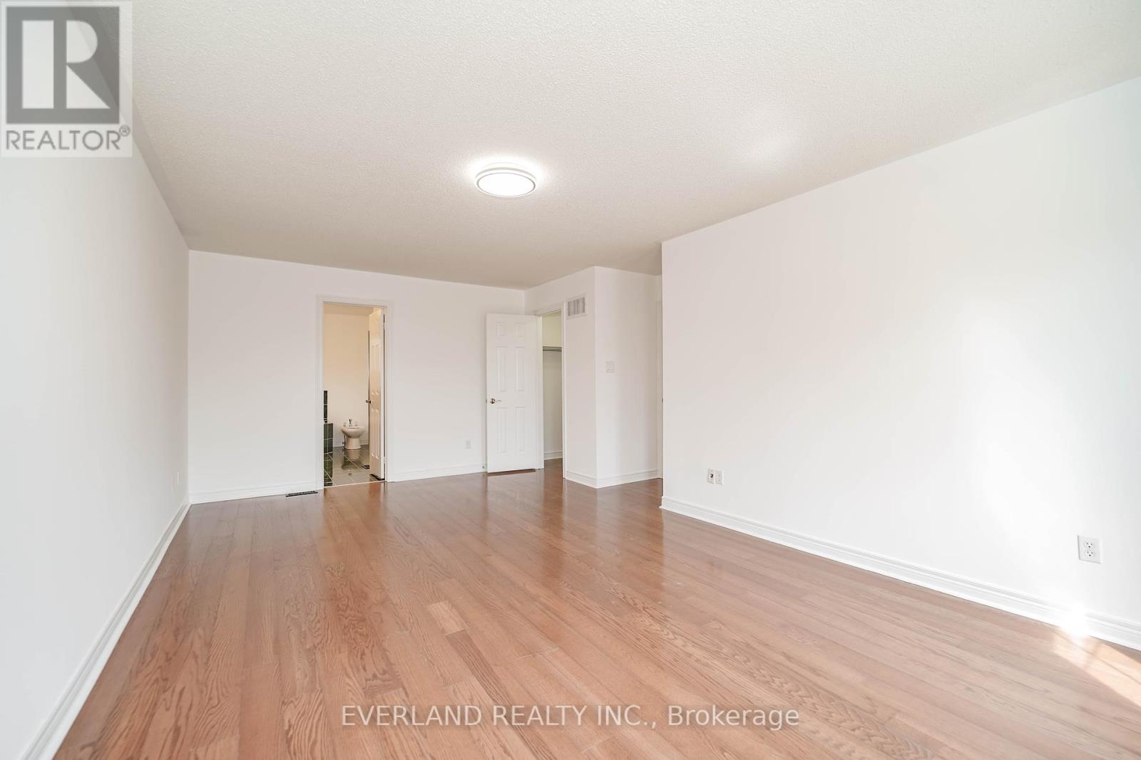 Photo 14 of 187 Silver Linden Drive, Richmond Hill ON