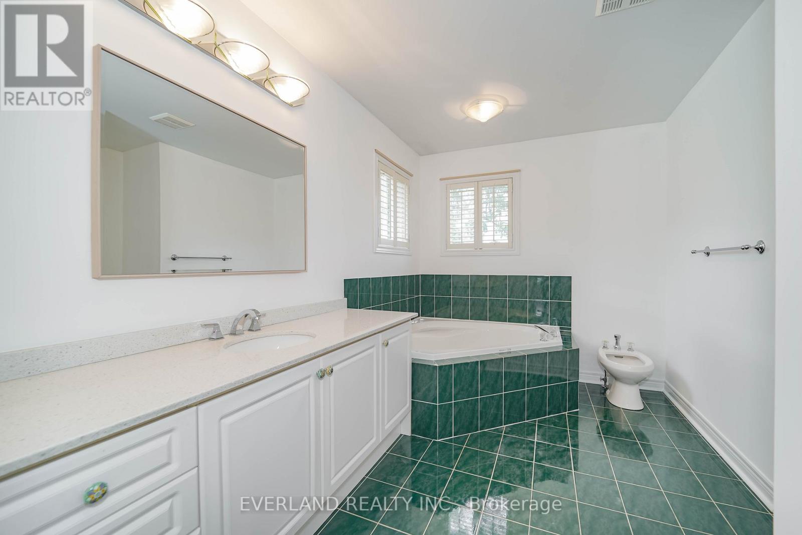 Photo 23 of 187 Silver Linden Drive, Richmond Hill ON