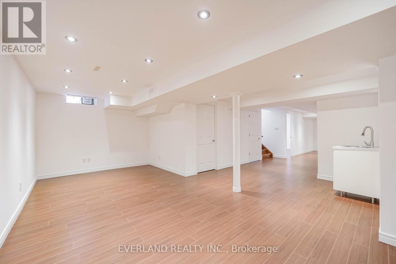 Photo 11 of 187 Silver Linden Drive, Richmond Hill ON