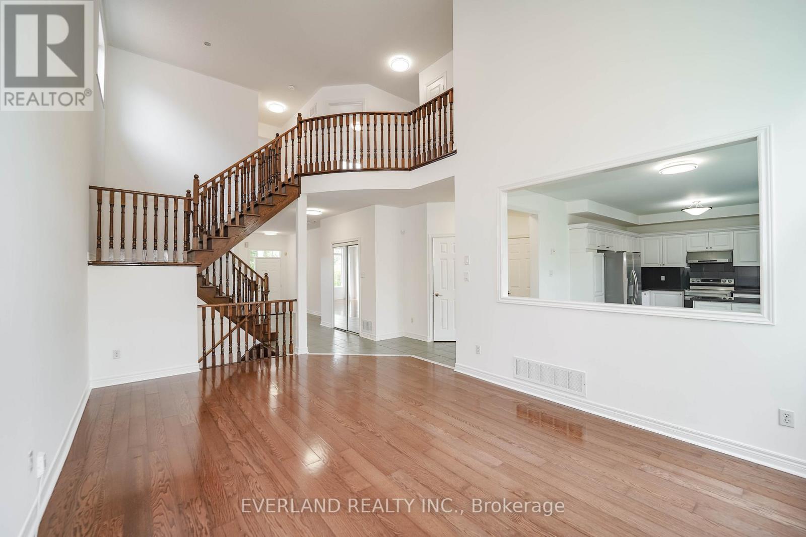 Photo 8 of 187 Silver Linden Drive, Richmond Hill ON