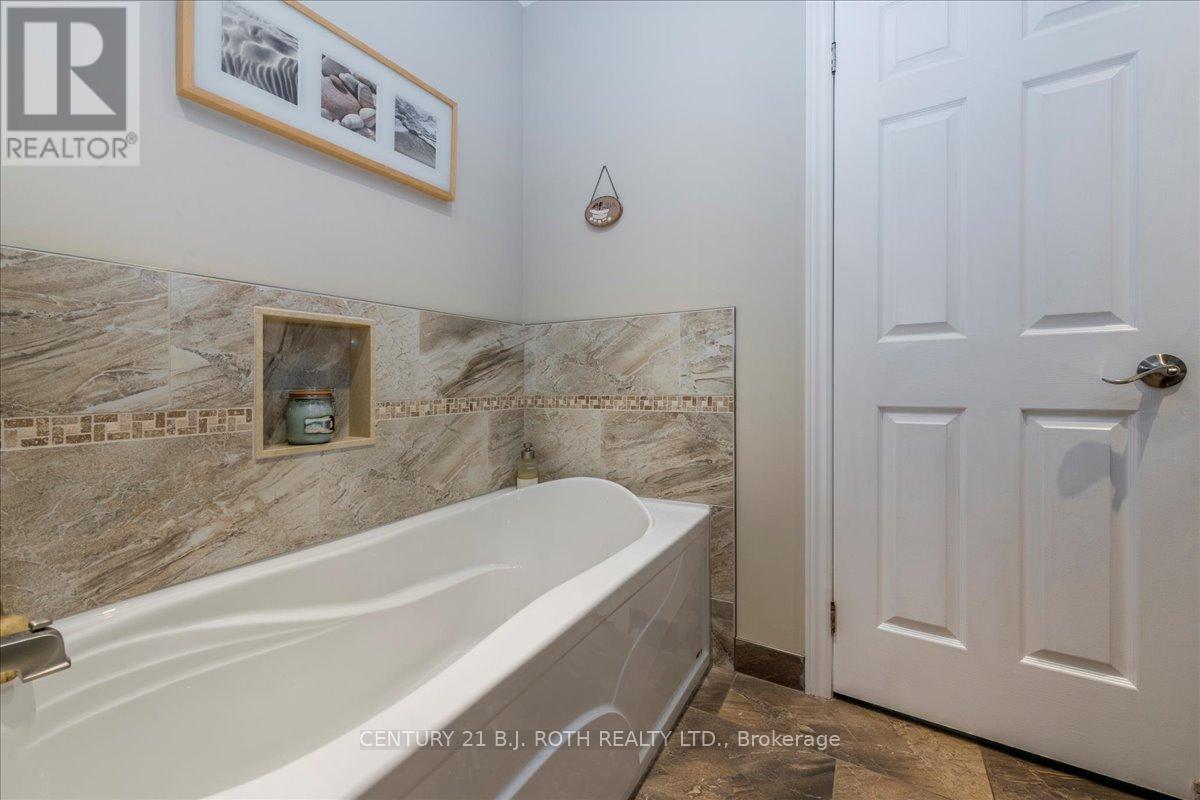 Photo 17 of 2834 Dempster Avenue, Innisfil ON