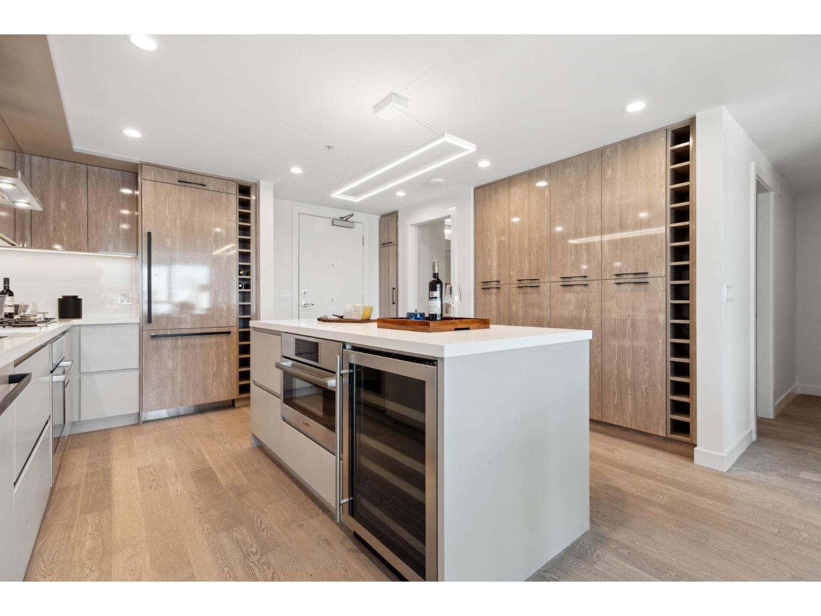 711 1526 FINLAY STREET, White Rock