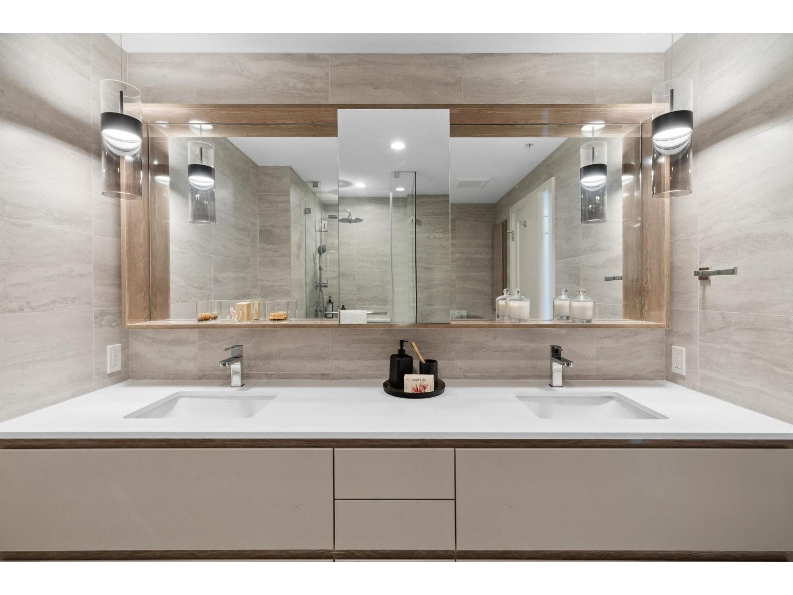 711 1526 FINLAY STREET, White Rock