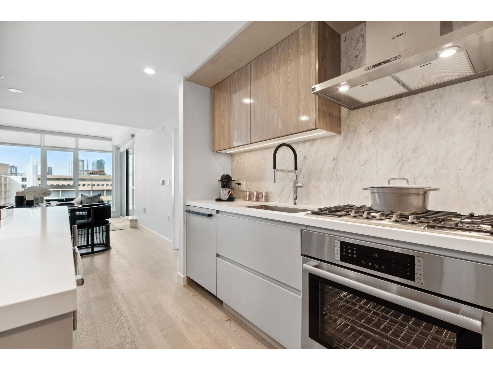 711 1526 FINLAY STREET, White Rock