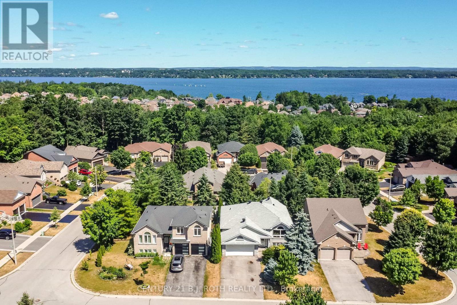 Photo 3 of 55 Bloxham Place, Barrie ON