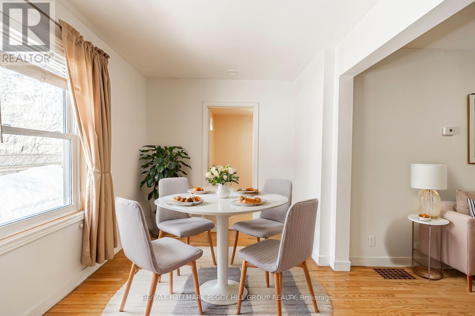 Photo 11 of 98 Donald Street, Barrie ON
