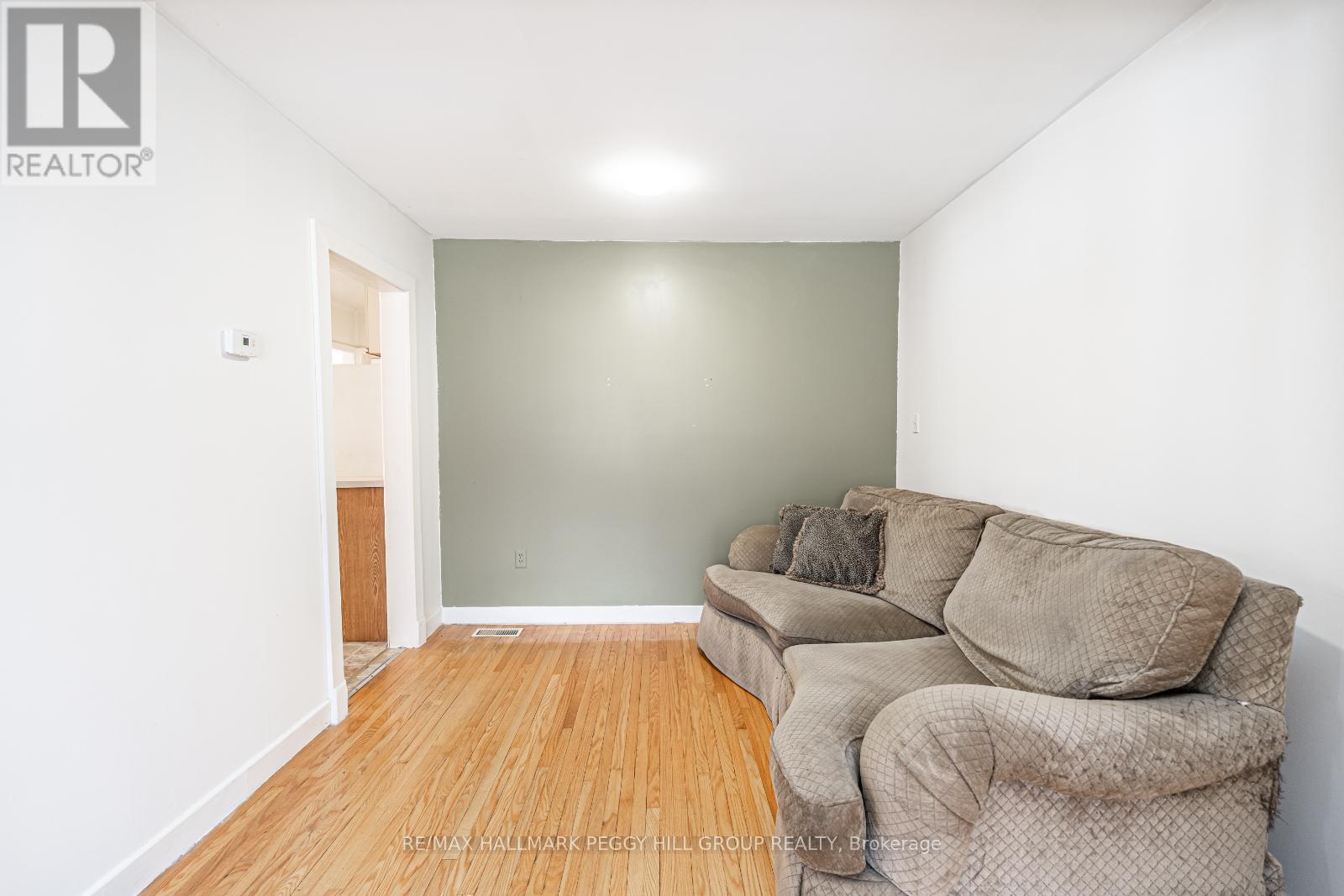 Photo 12 of 98 Donald Street, Barrie ON