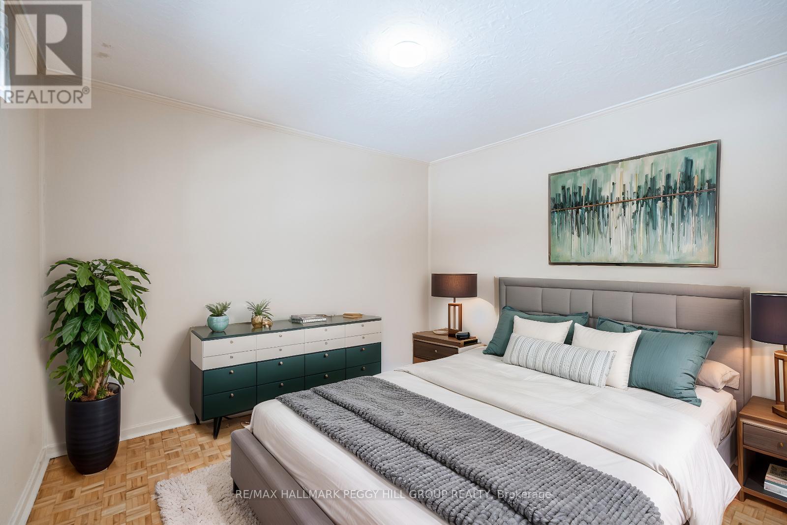 Photo 13 of 98 Donald Street, Barrie ON