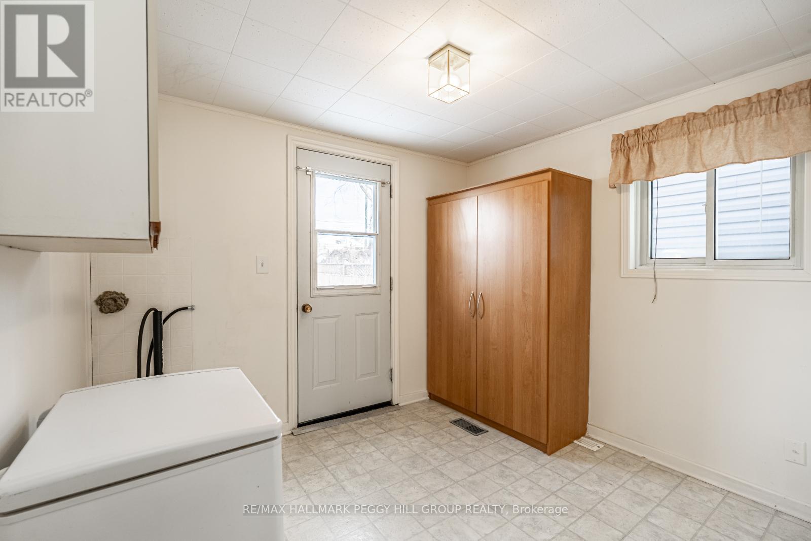 Photo 15 of 98 Donald Street, Barrie ON