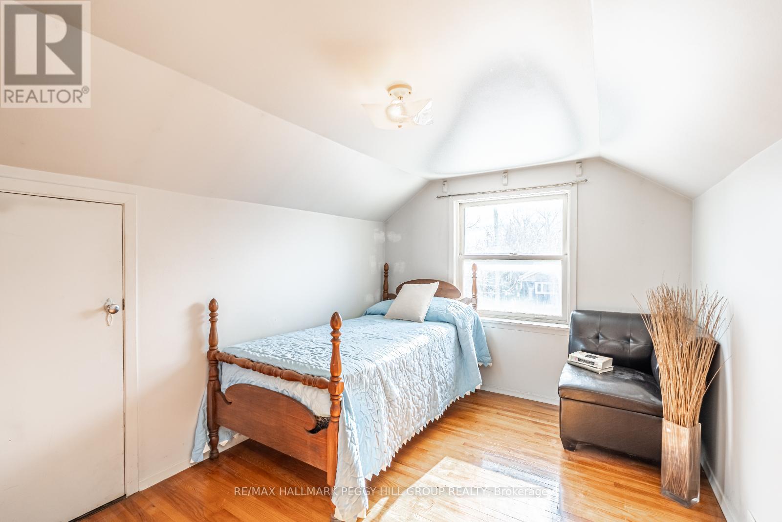 Photo 16 of 98 Donald Street, Barrie ON