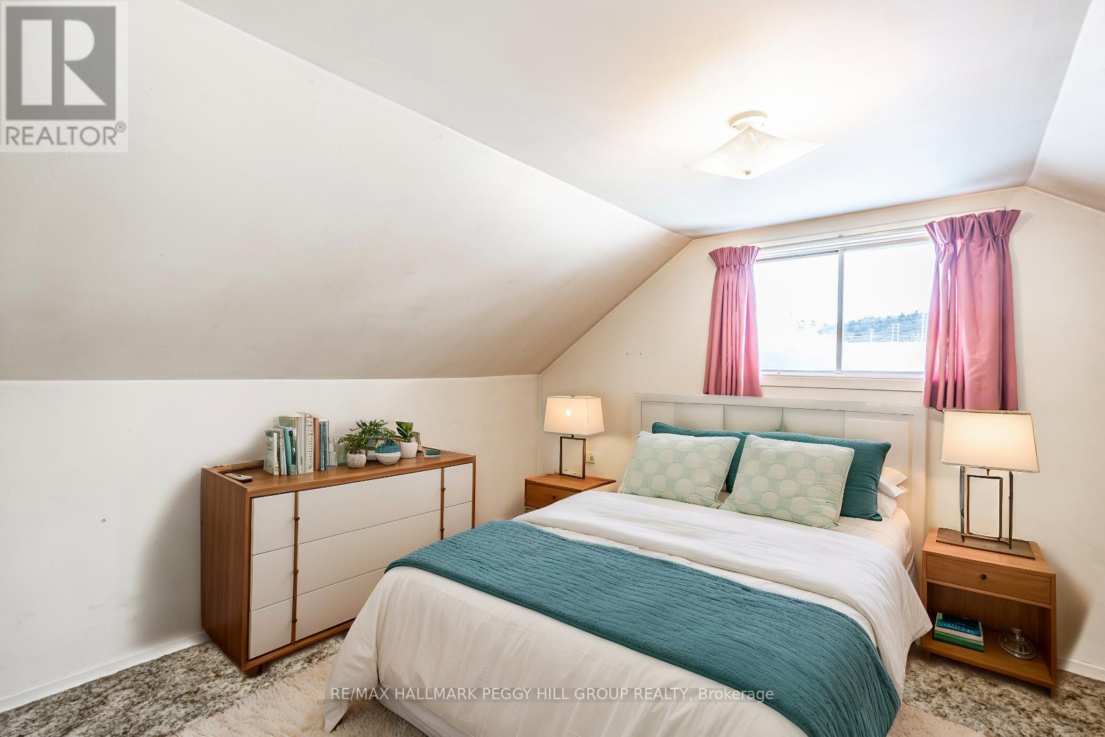 Photo 17 of 98 Donald Street, Barrie ON