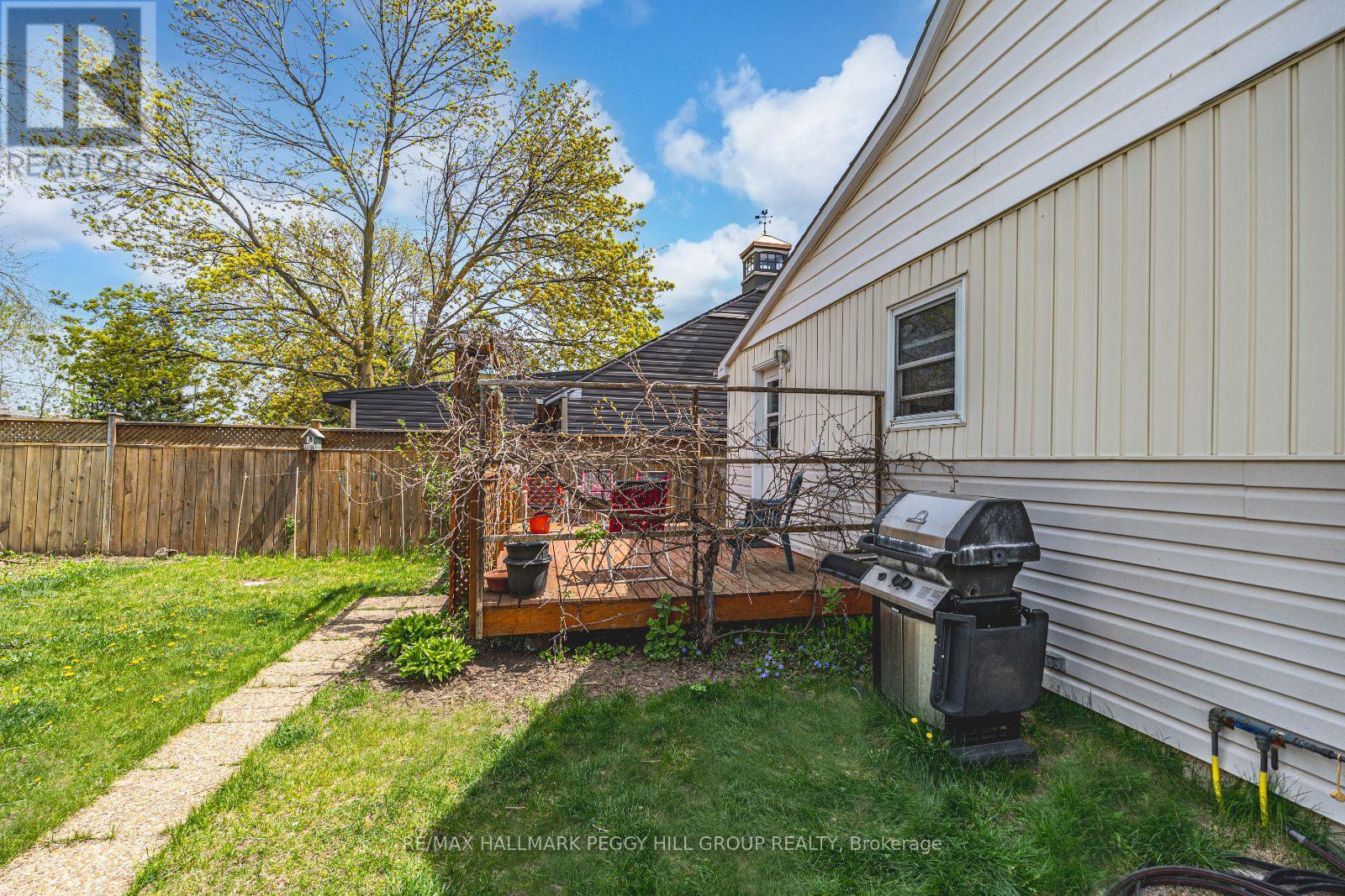 Photo 19 of 98 Donald Street, Barrie ON