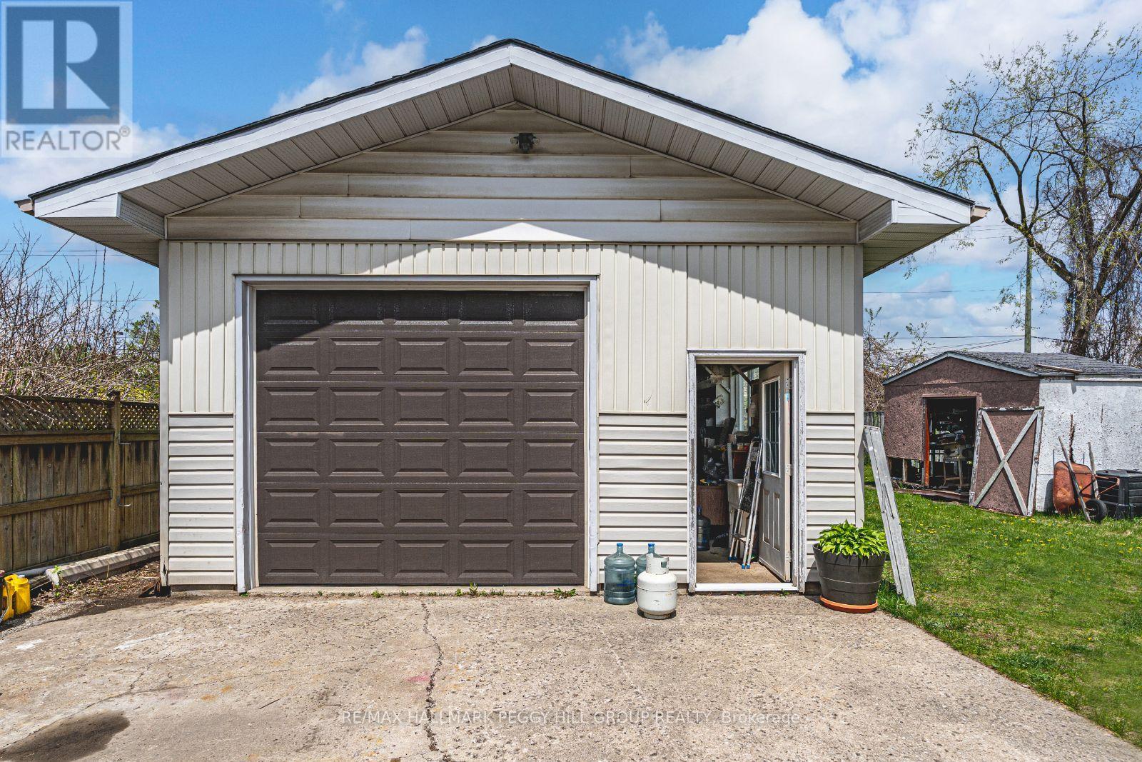 Photo 21 of 98 Donald Street, Barrie ON