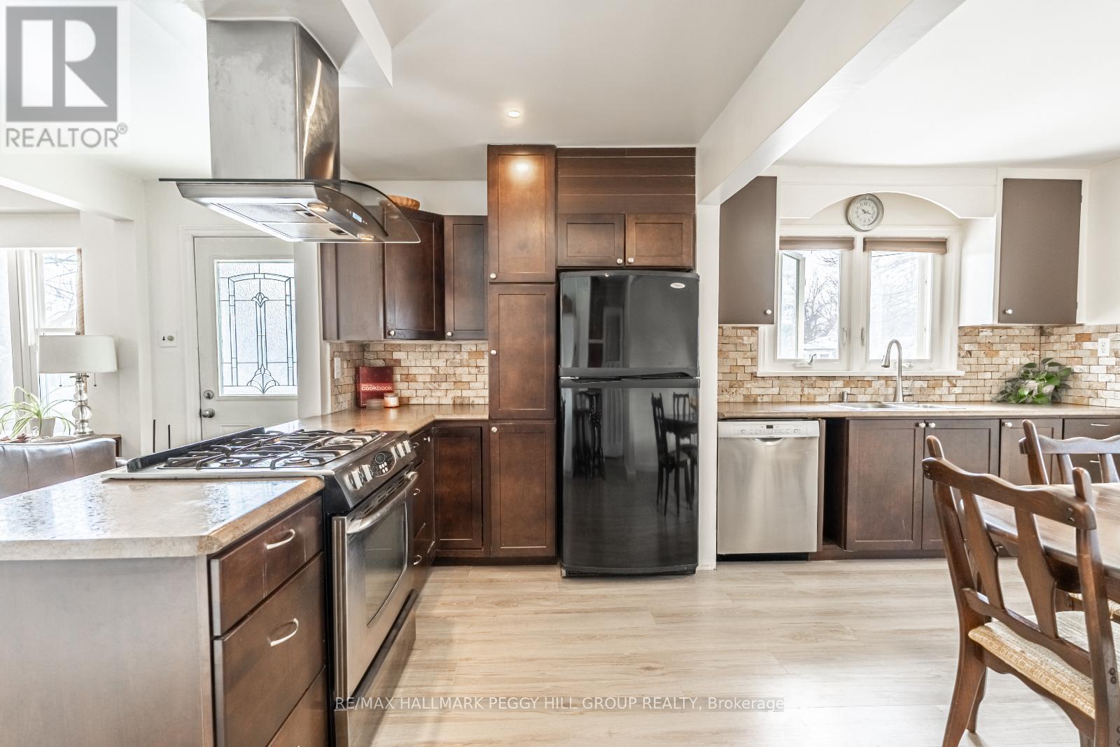 Photo 4 of 98 Donald Street, Barrie ON