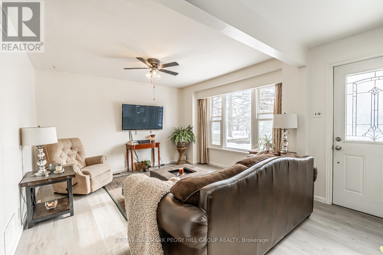 Photo 7 of 98 Donald Street, Barrie ON