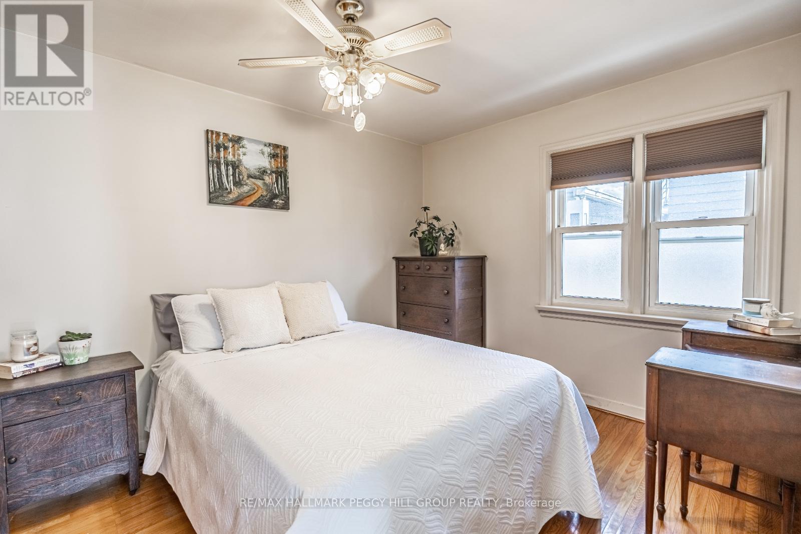 Photo 8 of 98 Donald Street, Barrie ON
