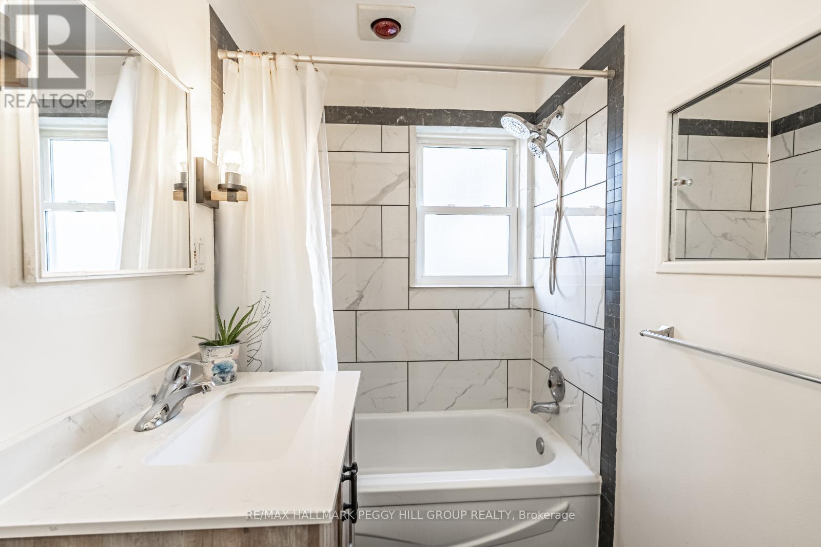 Photo 9 of 98 Donald Street, Barrie ON