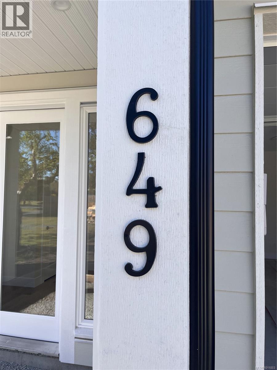 Photo 10 of 649 Hoffman Ave, Langford BC