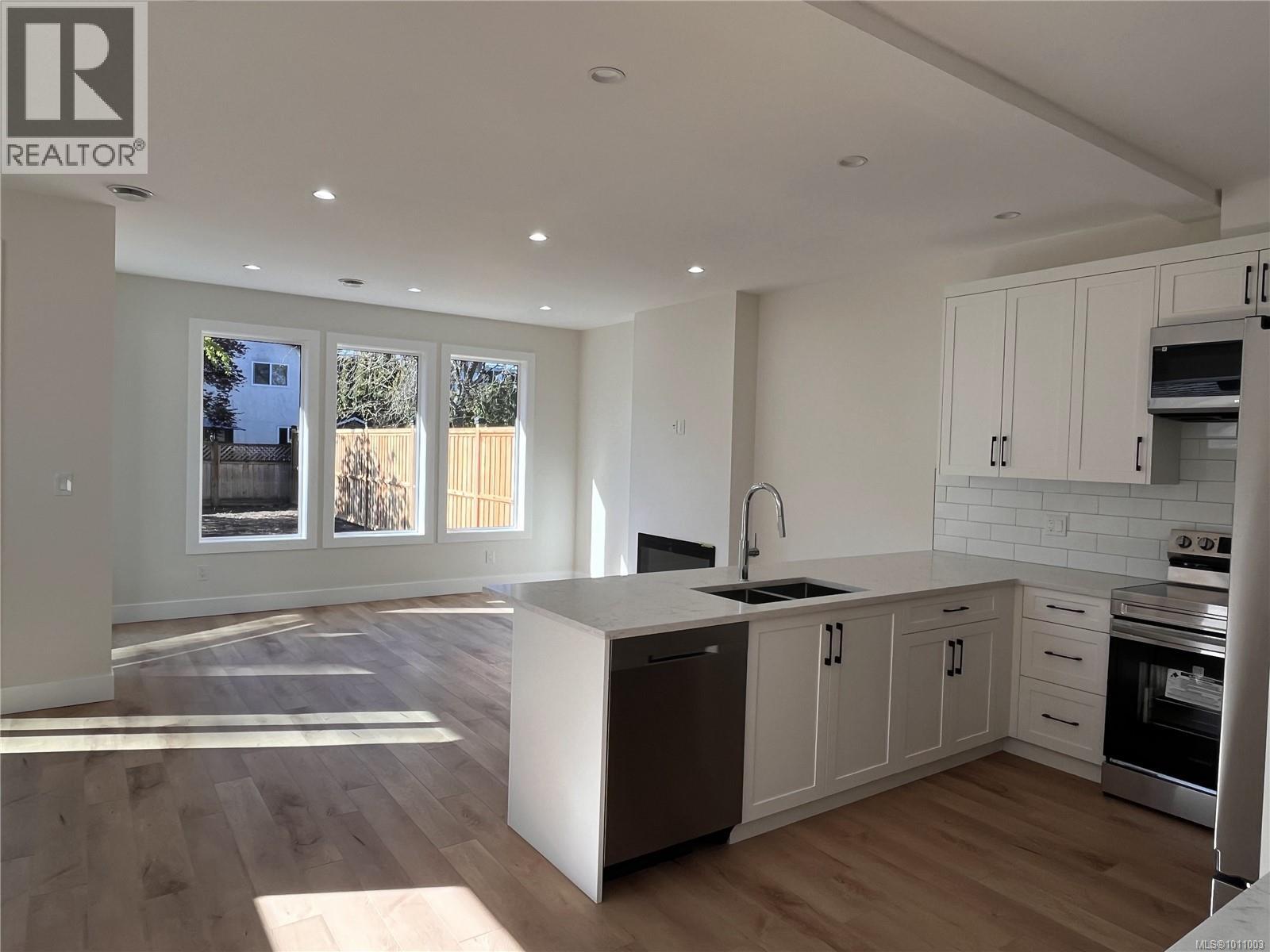Photo 16 of 649 Hoffman Ave, Langford BC