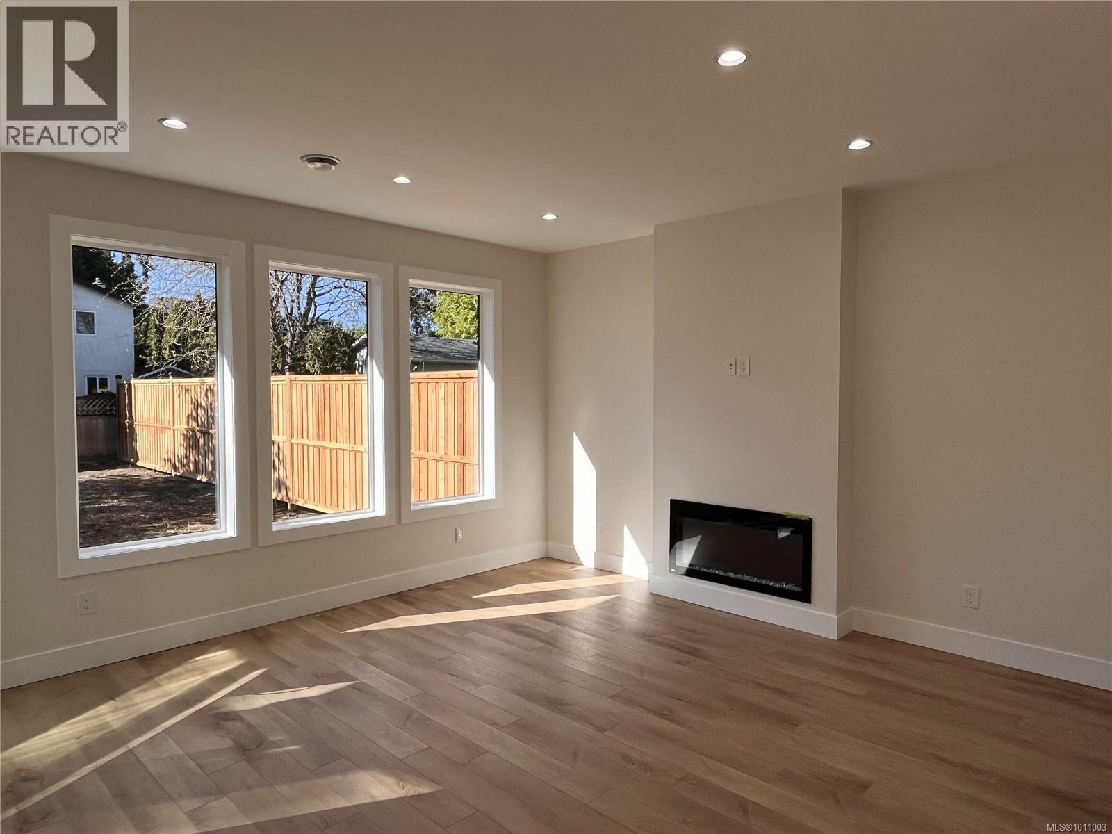 Photo 5 of 649 Hoffman Ave, Langford BC