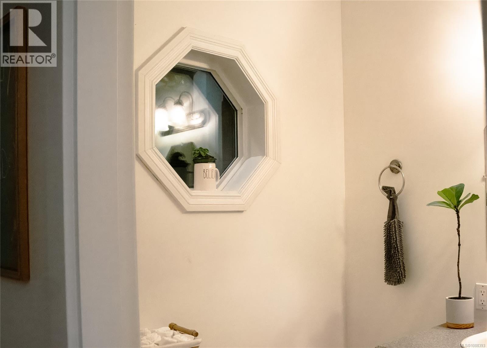 Photo 7 of 907 Savary Dr, Qualicum Beach BC