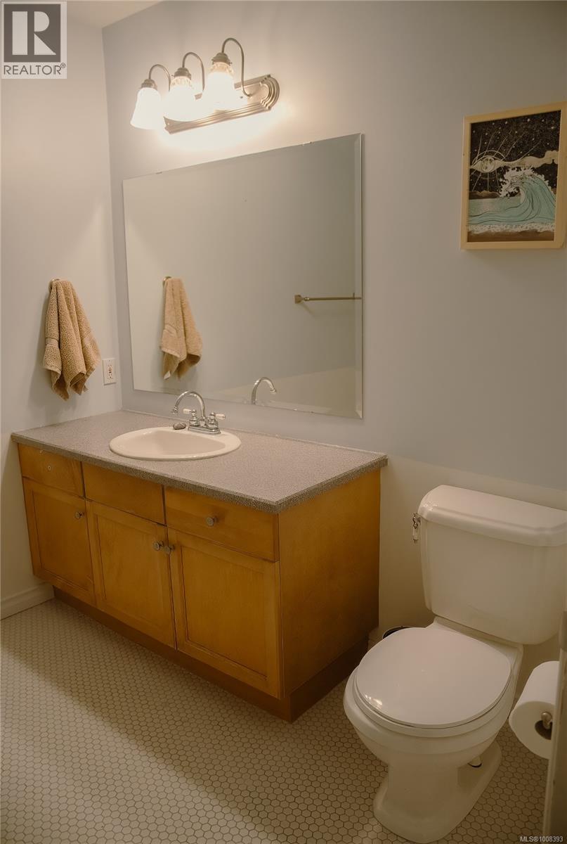 Photo 6 of 907 Savary Dr, Qualicum Beach BC
