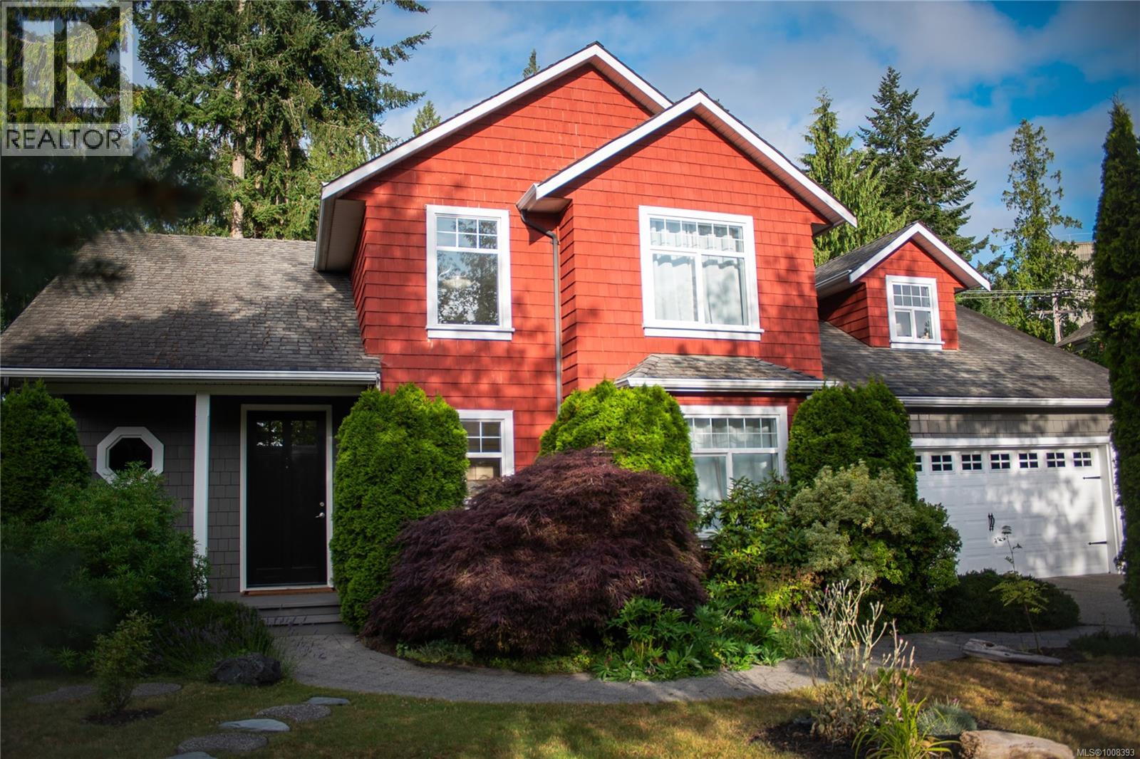 Photo 1 of 907 Savary Dr, Qualicum Beach BC