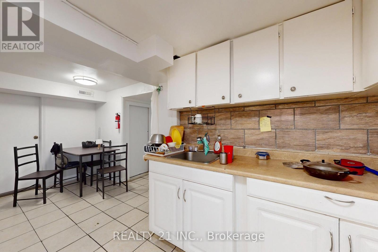 Photo 3 of 3131 Churchill Avenue, Mississauga ON