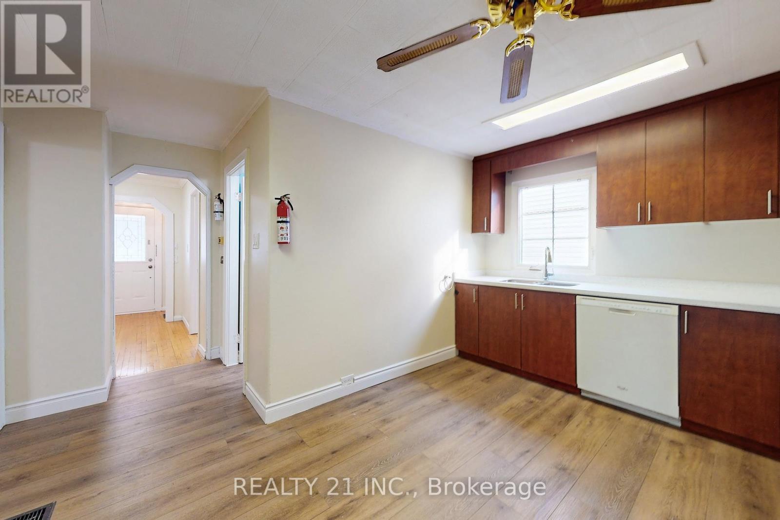Photo 4 of 3131 Churchill Avenue, Mississauga ON