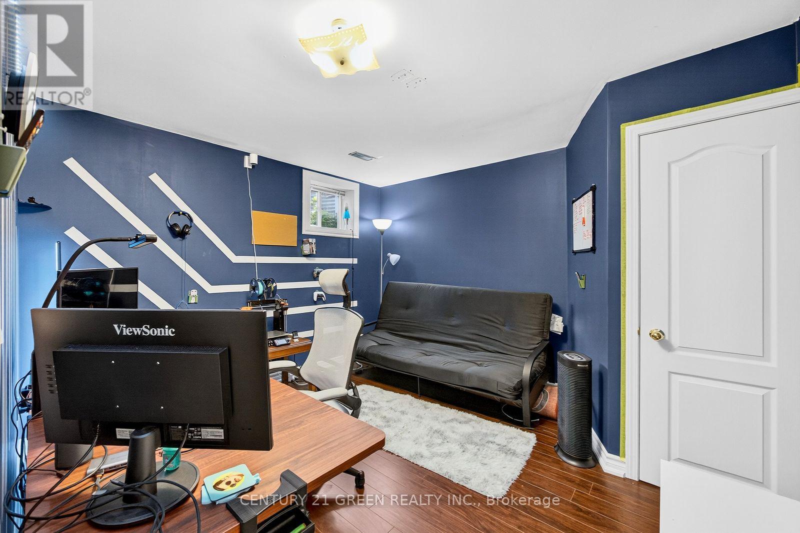 Photo 33 of 936 Rigo Crossing, Milton ON