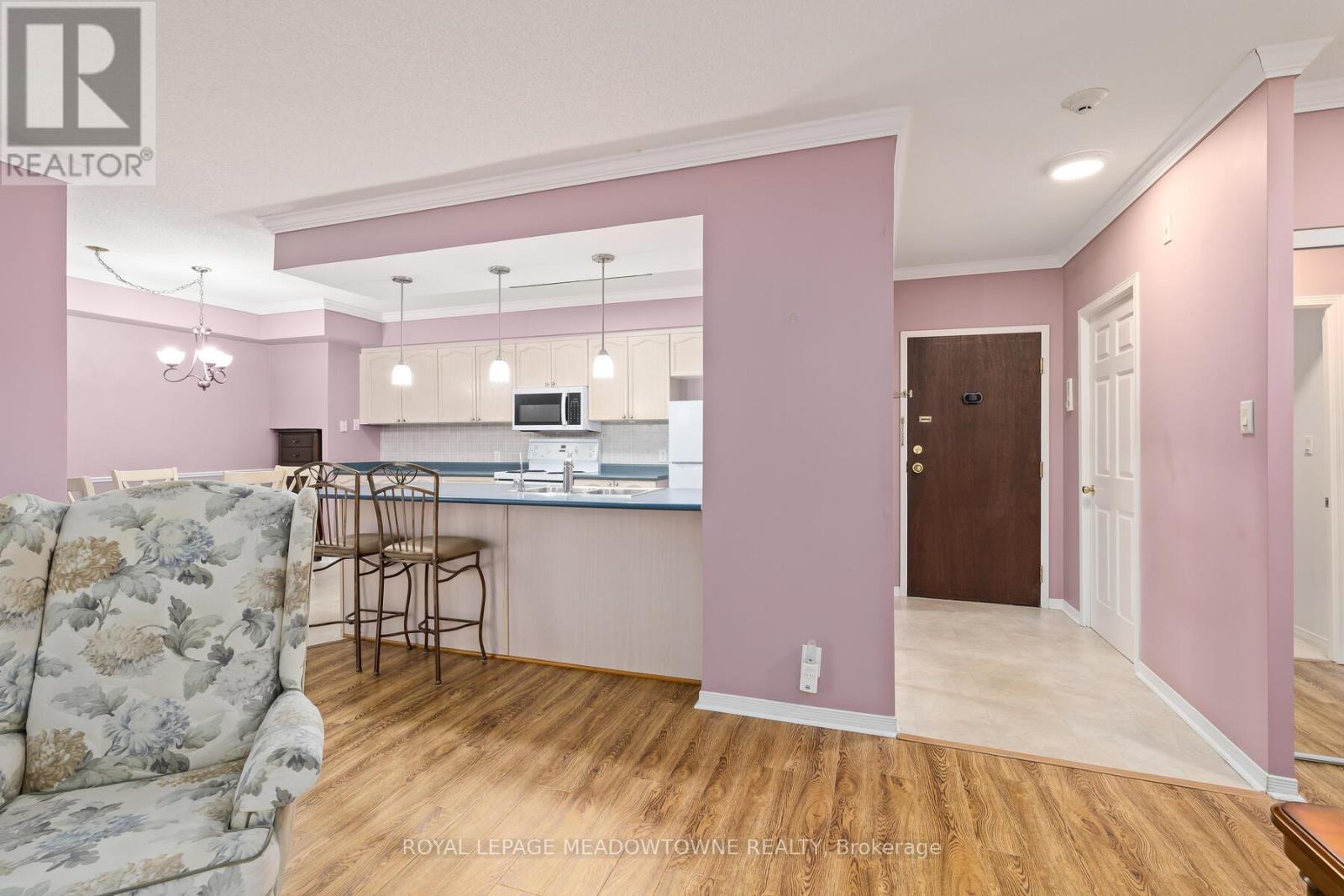 Photo 14 of 104 24 Chapel Street, Halton Hills ON