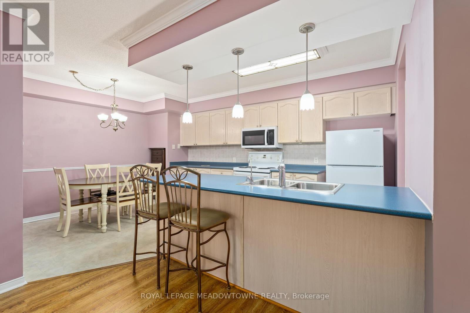 Photo 15 of 104 24 Chapel Street, Halton Hills ON