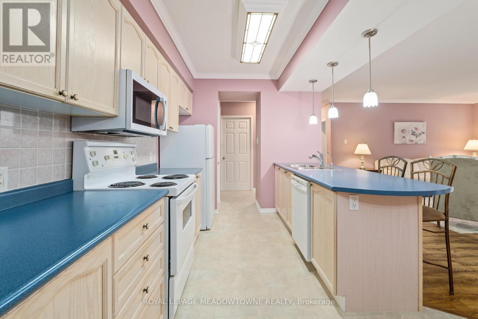Photo 18 of 104 24 Chapel Street, Halton Hills ON