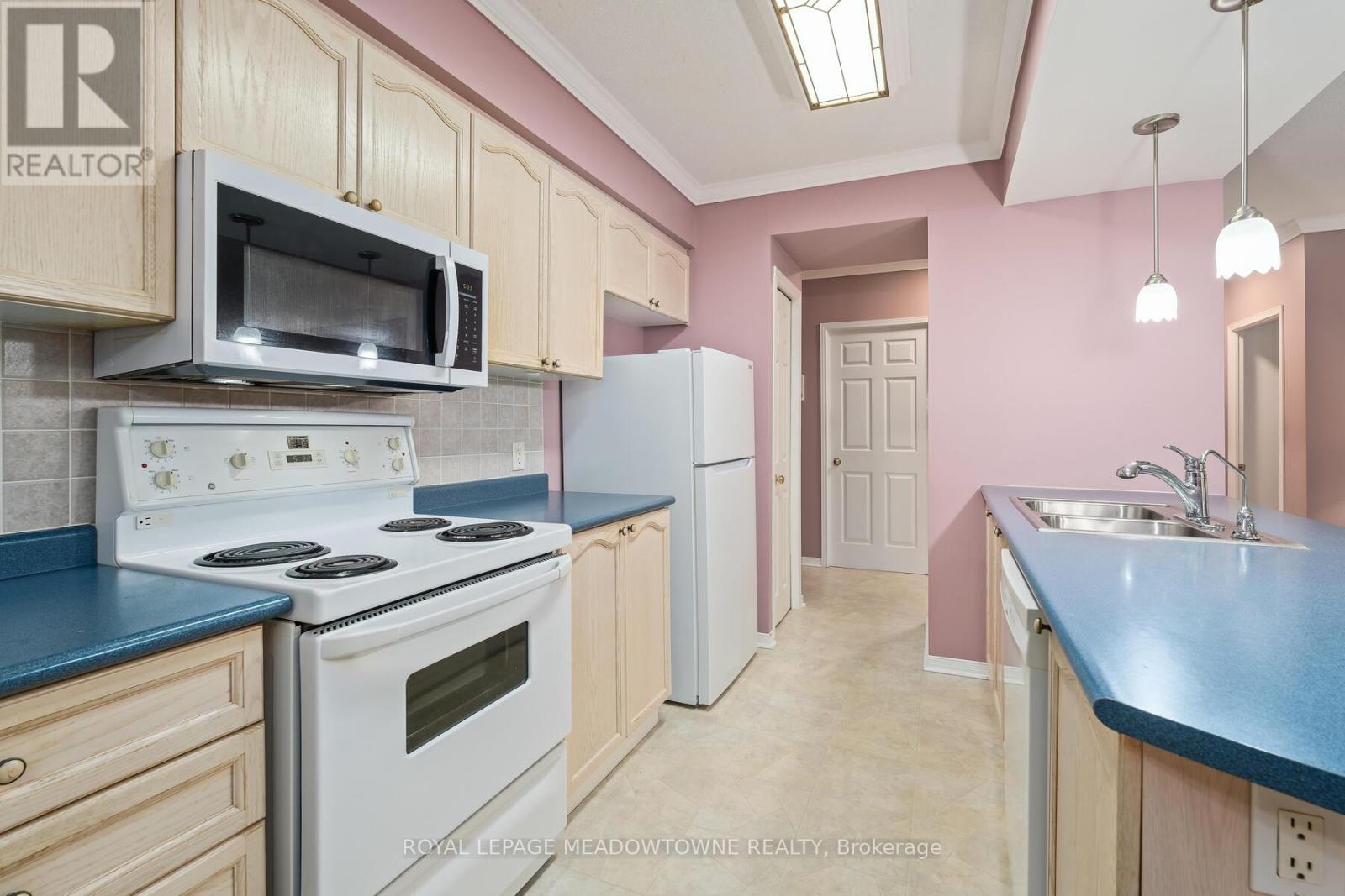 Photo 19 of 104 24 Chapel Street, Halton Hills ON