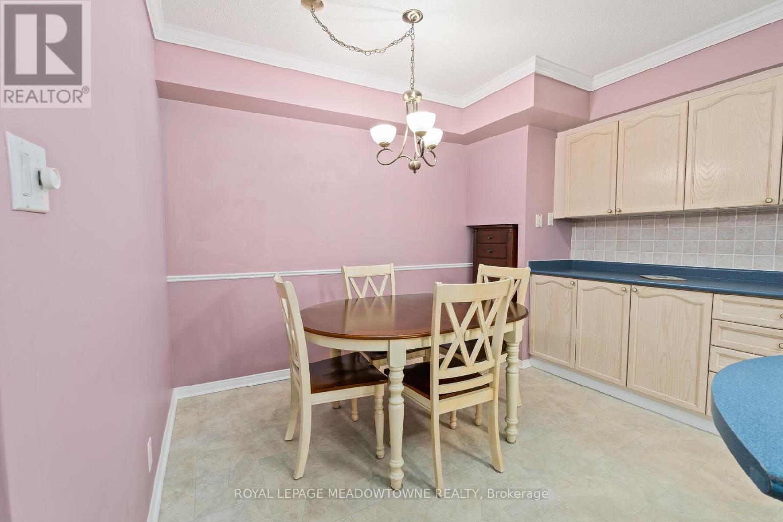 Photo 21 of 104 24 Chapel Street, Halton Hills ON