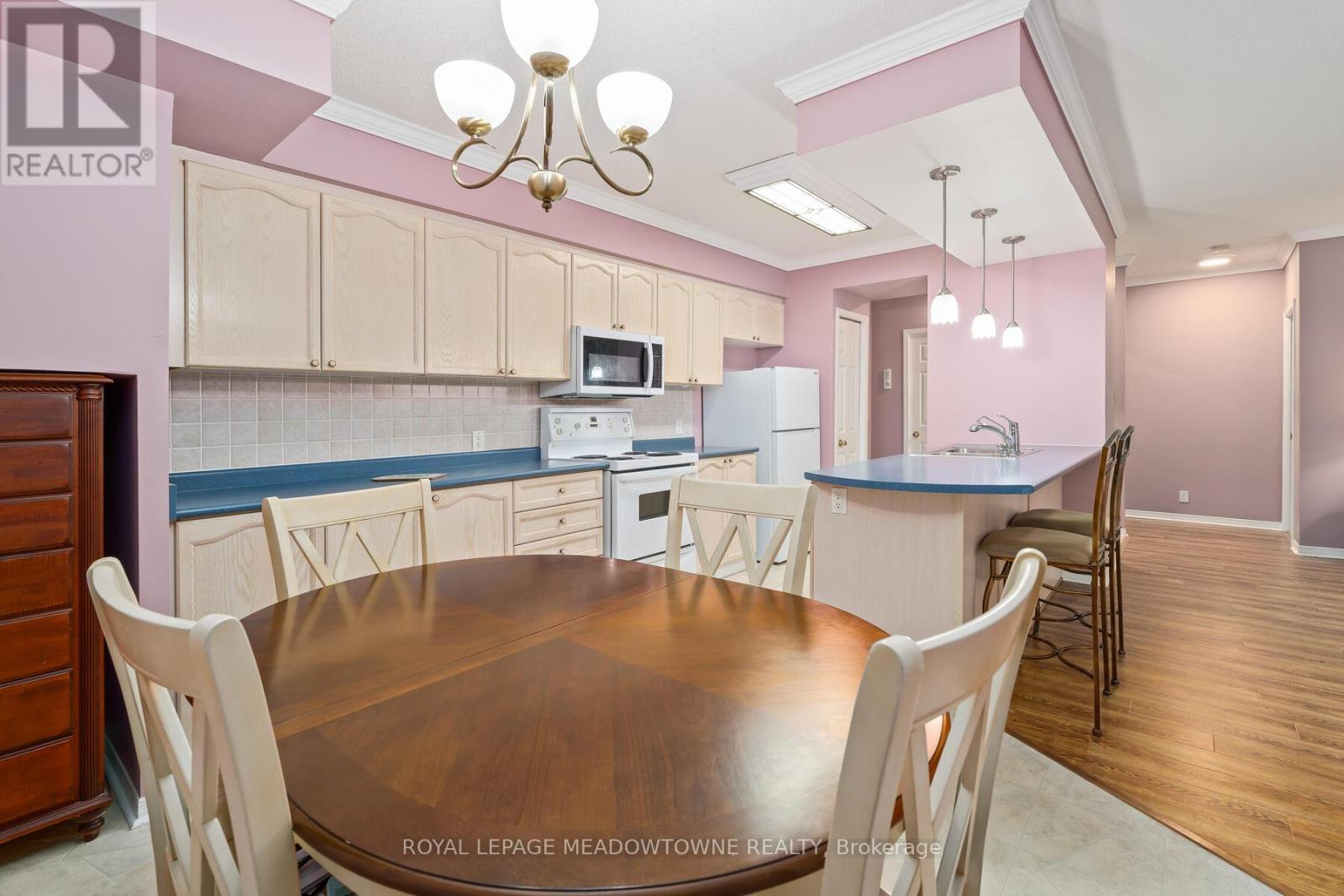 Photo 22 of 104 24 Chapel Street, Halton Hills ON